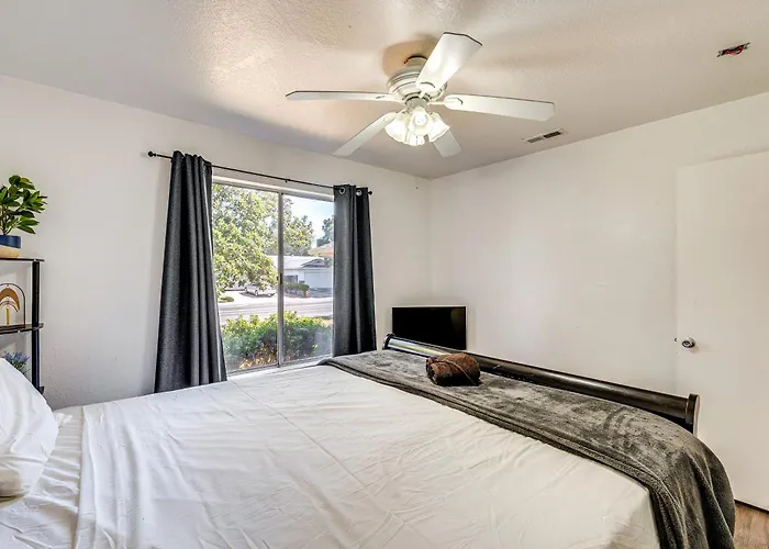 Updated Home In Suburbs - 10 Mi To Dtwn Stockton!
